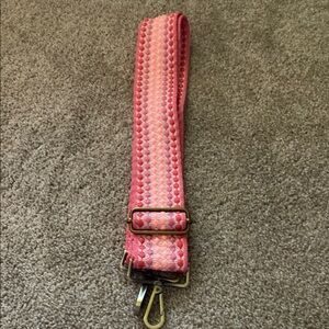 Crossbody strap with pink and coral colors , bnnu
